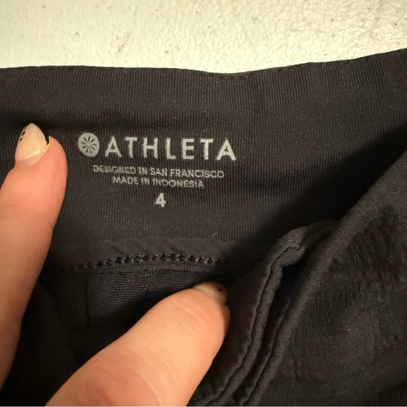 Athleta Trekkie Black Shorts Size 4 - Picture 4 of 7